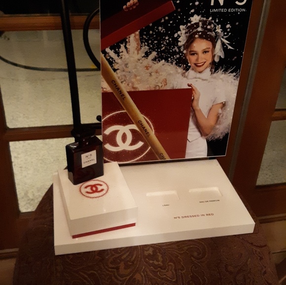 Limited-edition Chanel Number 5 red bottle. - Picture 2 of 8